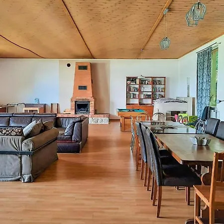 4 Bedroom Beautiful In * Sulęczyno
