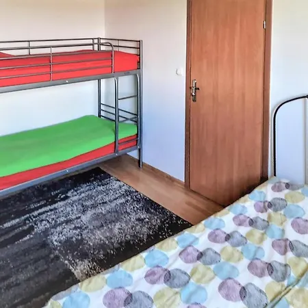 4 Bedroom Beautiful In Ferienhaus Sulęczyno