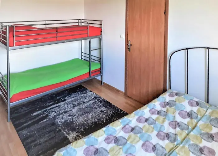 4 Bedroom Stunning In بيت للعطل Sulęczyno