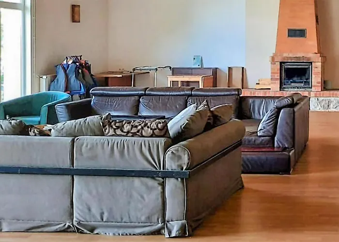 بيت للعطل 4 Bedroom Stunning In